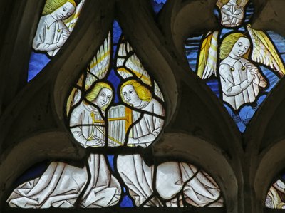 Vidriera que representa a Dios, Ángeles y la Segunda Venida de Cristo de French School
